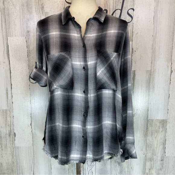 Cloth & Stone Black Gray Plaid Frayed Hem Button Down Shirt Size Small - Picture 3 of 11